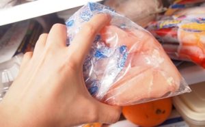 How To Defrost Chicken Fast Featured